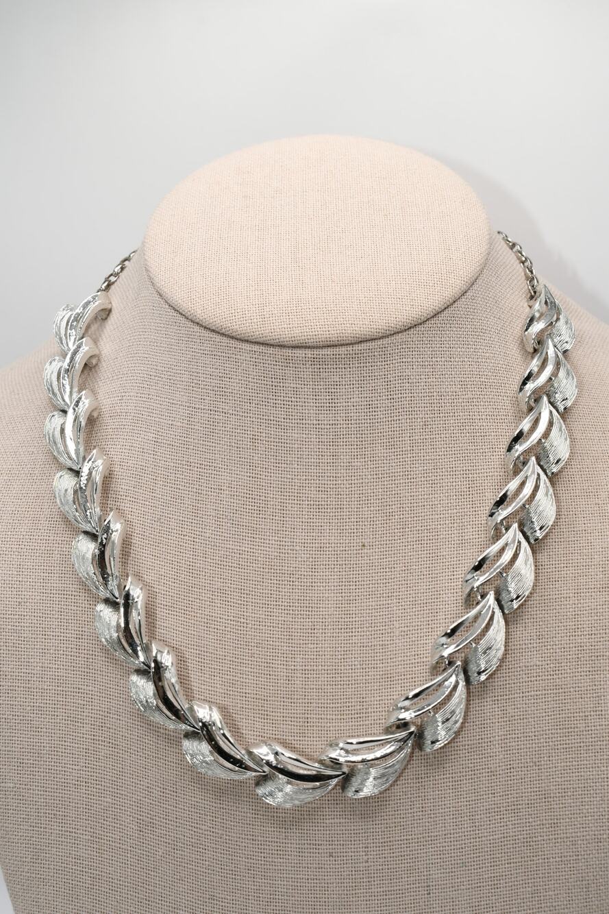Mid Century Modern Rhodium Plated Leaf Link Necklace 20in Silver Tone